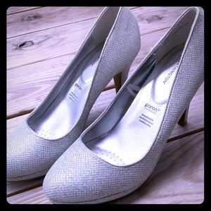 Sparkly shoes size 7.5 work once